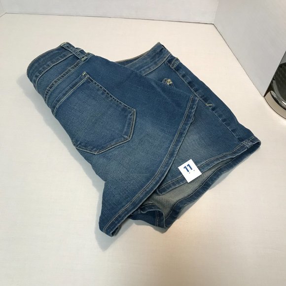 Boyfriend Arizona Jean Co Retro look Jean Short - Womans Sz 11 - NWT - Picture 6 of 7